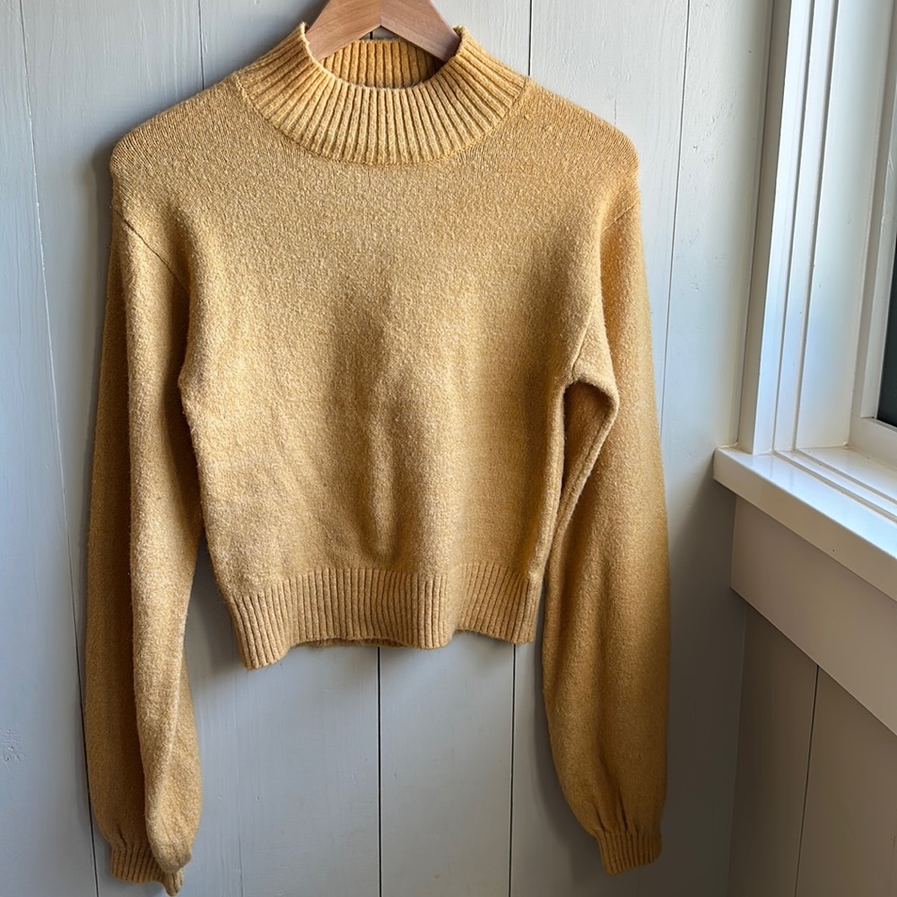Cozy crop-like Sweater
